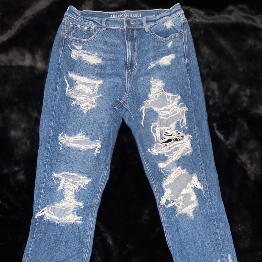 American Eagle mom jean